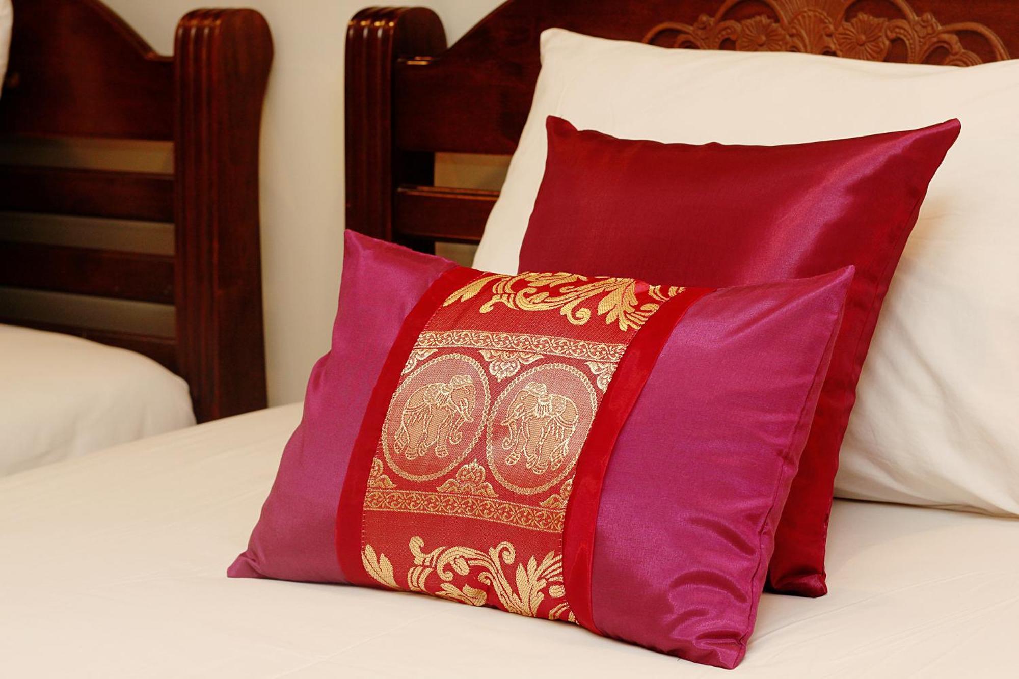 Sky Silk Decoration House Hotel Patong Buitenkant foto